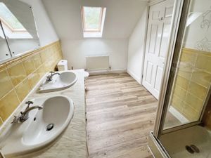 En suite- click for photo gallery